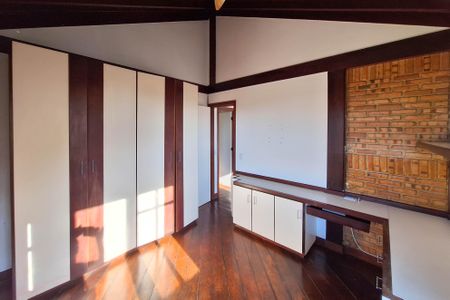 Casa de condomínio para alugar com 326m², 3 quartos e 3 vagasQuarto 1