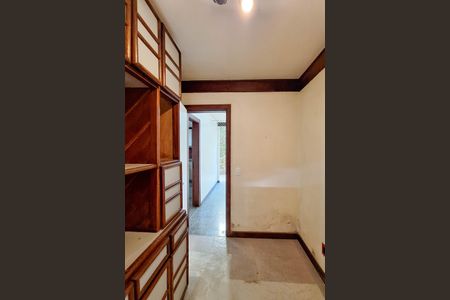 Casa de condomínio para alugar com 326m², 3 quartos e 3 vagasQuarto de Serviço