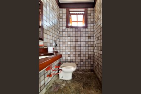 Casa de condomínio para alugar com 326m², 3 quartos e 3 vagaslavabo 1