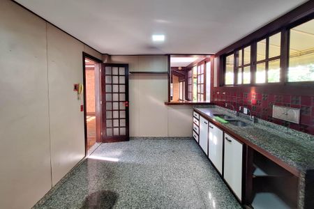 Casa de condomínio para alugar com 326m², 3 quartos e 3 vagasCozinha