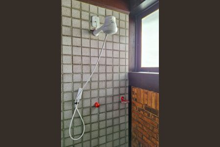 Casa de condomínio para alugar com 326m², 3 quartos e 3 vagasBanheiro Social