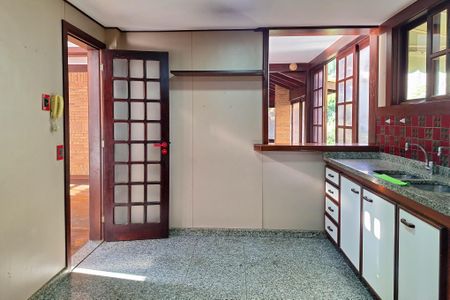 Casa de condomínio para alugar com 326m², 3 quartos e 3 vagasCozinha