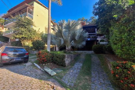Casa de condomínio para alugar com 326m², 3 quartos e 3 vagasFachada