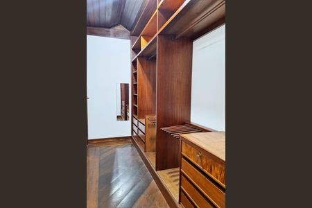 Casa de condomínio para alugar com 326m², 3 quartos e 3 vagasCloset da suíte 1