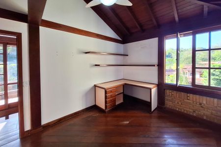 Casa de condomínio para alugar com 326m², 3 quartos e 3 vagasQuarto 2