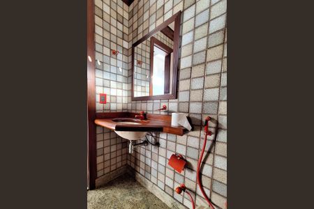 Casa de condomínio para alugar com 326m², 3 quartos e 3 vagaslavabo 1