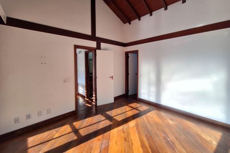 Casa de condomínio para alugar com 326m², 3 quartos e 3 vagasSuíte 1