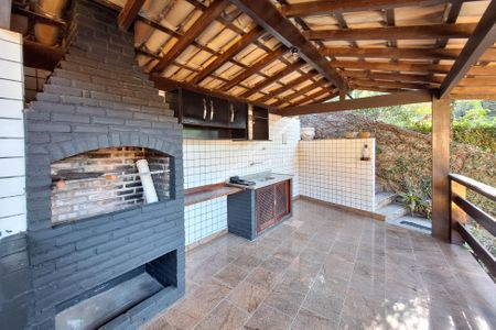 Casa de condomínio para alugar com 326m², 3 quartos e 3 vagasQuintal