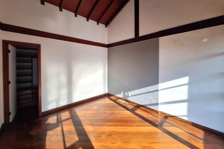 Casa de condomínio para alugar com 326m², 3 quartos e 3 vagasSuíte 1