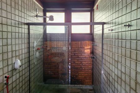 Casa de condomínio para alugar com 326m², 3 quartos e 3 vagasBanheiro Social