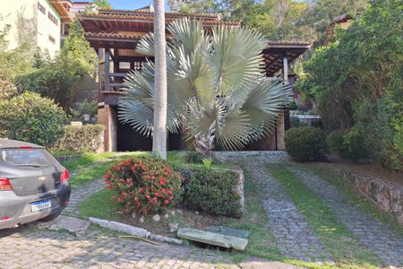 Casa de condomínio para alugar com 326m², 3 quartos e 3 vagasFachada