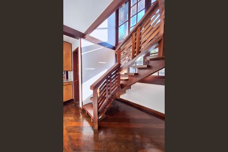 Casa de condomínio para alugar com 326m², 3 quartos e 3 vagasCorredor