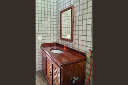 Casa de condomínio para alugar com 326m², 3 quartos e 3 vagasBanheiro Social