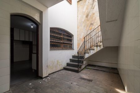 Casa para alugar com 200m², 4 quartos e 3 vagasEscada