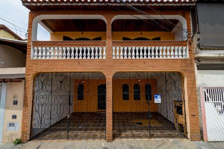 Casa para alugar com 200m², 4 quartos e 3 vagasFachada