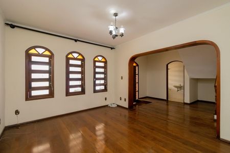 Casa para alugar com 200m², 4 quartos e 3 vagasSala