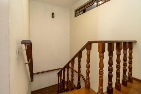 Casa para alugar com 200m², 4 quartos e 3 vagasEscada