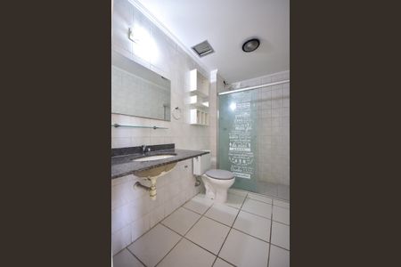 Banheiro de apartamento para alugar com 1 quarto, 47m² em Vila Sonia, São Paulo