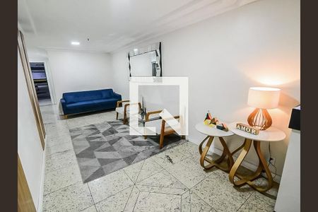 Apartamento à venda com 74m², 2 quartos e 1 vaga Apartamento à venda com 74m², 2 quartos e 1 vagaHall social