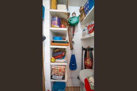 Apartamento à venda com 74m², 2 quartos e 1 vaga Apartamento à venda com 74m², 2 quartos e 1 vagaBanheiro de Serviço