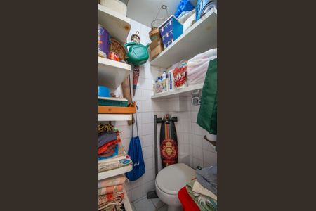 Apartamento à venda com 74m², 2 quartos e 1 vaga Apartamento à venda com 74m², 2 quartos e 1 vagaBanheiro de Serviço