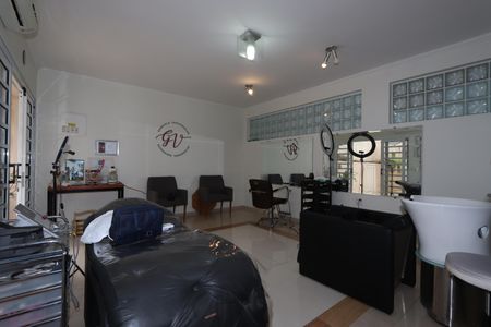 Casa para alugar com 360m², 3 quartos e sem vagaÁrea comum - Salão de festas