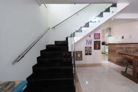 Casa para alugar com 360m², 3 quartos e sem vagaEscada