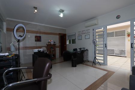 Casa para alugar com 360m², 3 quartos e sem vagaÁrea comum - Salão de festas