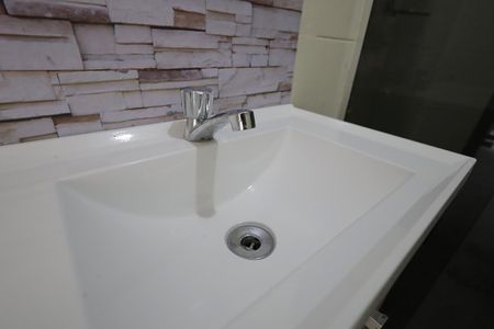 Casa à venda com 70m², 2 quartos e 2 vagasBanheiro Social
