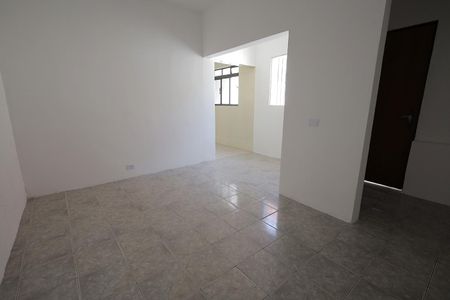 Casa à venda com 70m², 2 quartos e 2 vagasSala