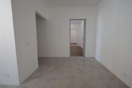 Casa à venda com 70m², 2 quartos e 2 vagasSala
