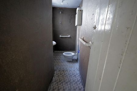 Casa à venda com 70m², 2 quartos e 2 vagasBanheiro da Edícula
