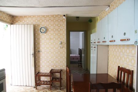 Casa para alugar com 120m², 2 quartos e 2 vagasCozinha 