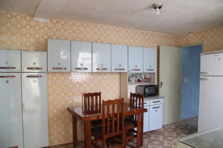 Casa para alugar com 120m², 2 quartos e 2 vagasCozinha 