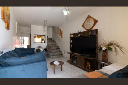 Casa à venda com 118m², 2 quartos e 2 vagas Casa à venda com 118m², 2 quartos e 2 vagasSala