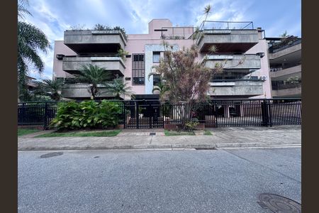 Apartamento à venda com 72m², 2 quartos e 1 vaga Apartamento à venda com 72m², 2 quartos e 1 vagaFachada
