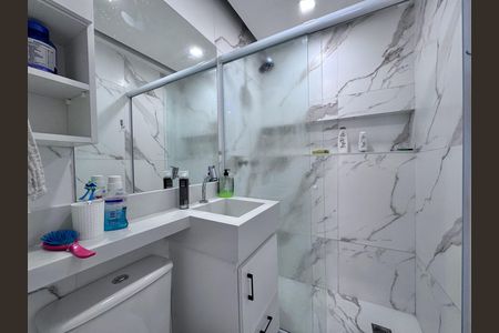 Apartamento à venda com 72m², 2 quartos e 1 vaga Apartamento à venda com 72m², 2 quartos e 1 vagaBanheiro Social