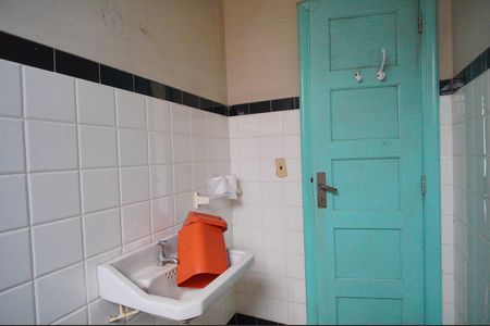 Casa à venda com 380m², 5 quartos e 5 vagasBanheiro de serviço