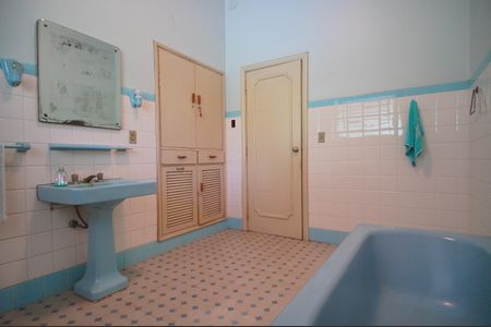 Casa à venda com 380m², 5 quartos e 5 vagasBanheiro 2