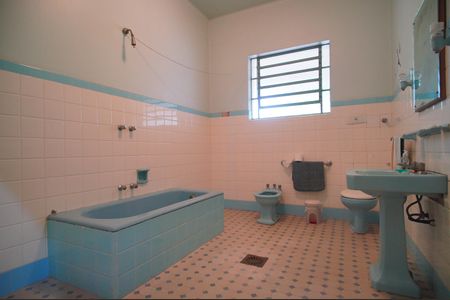 Casa à venda com 380m², 5 quartos e 5 vagasBanheiro 2