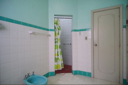 Casa à venda com 380m², 5 quartos e 5 vagasBanheiro 1