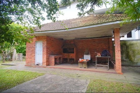 Casa à venda com 380m², 5 quartos e 5 vagasChurrasqueira