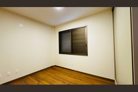 Casa de condomínio para alugar com 1000m², 4 quartos e 6 vagasQuarto 2