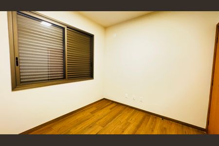 Casa de condomínio para alugar com 1000m², 4 quartos e 6 vagasQuarto 3