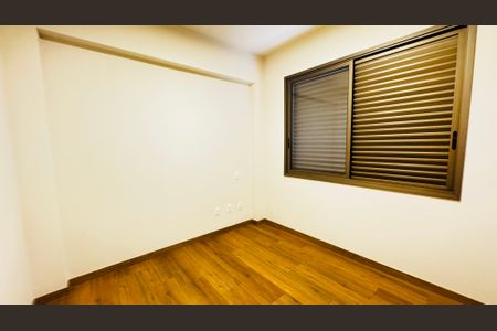 Casa de condomínio para alugar com 1000m², 4 quartos e 6 vagasQuarto 2