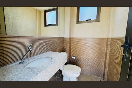 Casa de condomínio para alugar com 1000m², 4 quartos e 6 vagasBanheiro Social