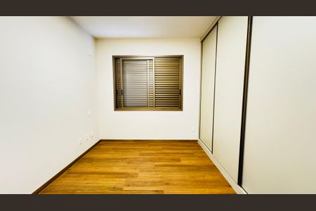 Casa de condomínio para alugar com 1000m², 4 quartos e 6 vagasQuarto 3