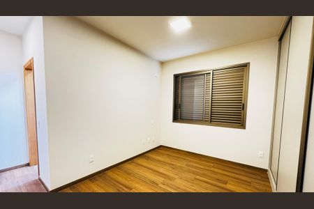 Casa de condomínio para alugar com 1000m², 4 quartos e 6 vagasQuarto 2