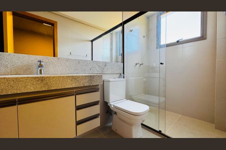 Casa de condomínio para alugar com 1000m², 4 quartos e 6 vagasBanheiro Social