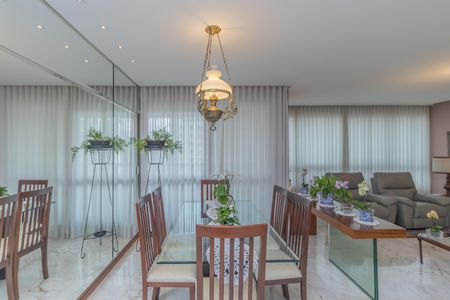 Apartamento à venda com 161m², 4 quartos e 4 vagas Apartamento à venda com 161m², 4 quartos e 4 vagasSala